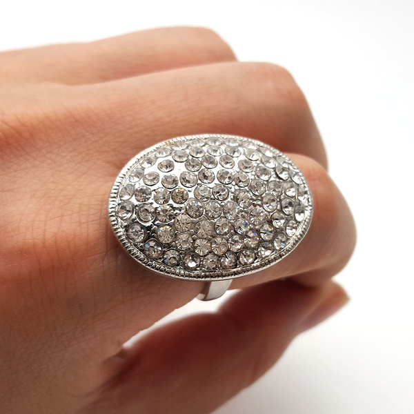 Bella Engagement Ring Set: Round Teal Sapphire & Diamonds – Capucinne